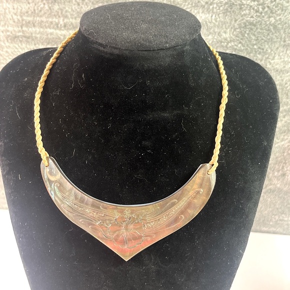 Stunning Hand carved Mother of Pearl on Rope Tiara Collar Necklace Beach Coastal - Picture 1 of 6